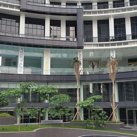 Milano Versace Suites Макати Экстерьер фото