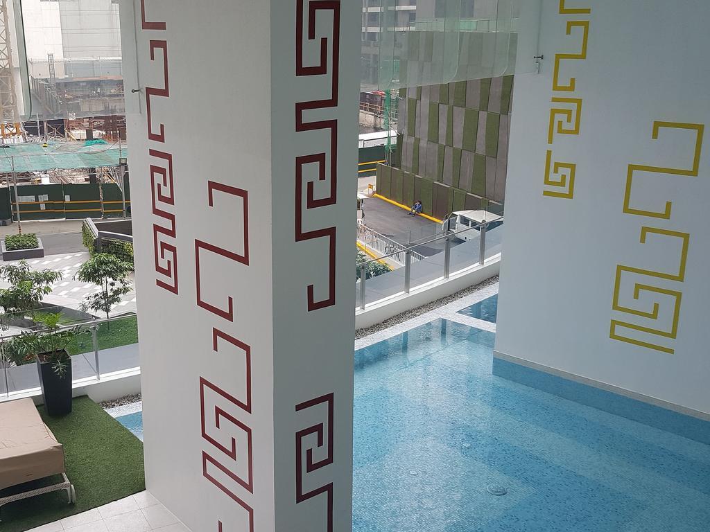 Milano Versace Suites Макати Экстерьер фото